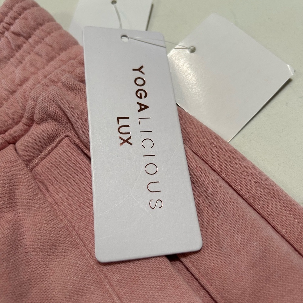 Yogalicious Mauve Athletic Shorts XS - Picture 4 of 9